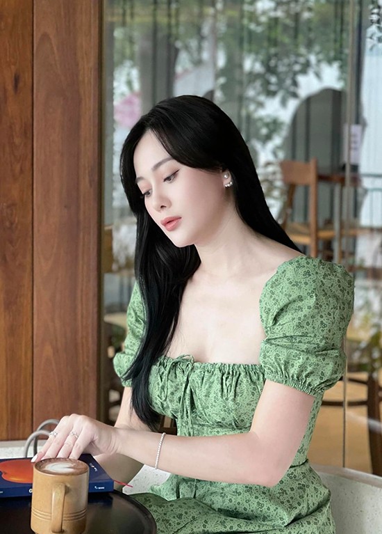 Phương Oanh biến hóa phong cách cá tín sau 'Hương vị tình thân'