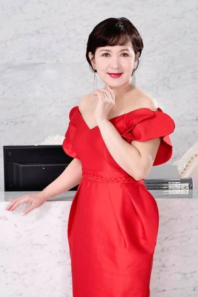 Bí quyết trẻ đẹp vượt thời gian của NSND Minh Hòa