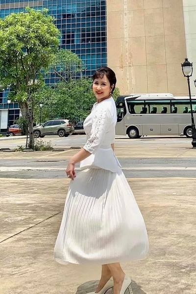 Bí quyết trẻ đẹp vượt thời gian của NSND Minh Hòa