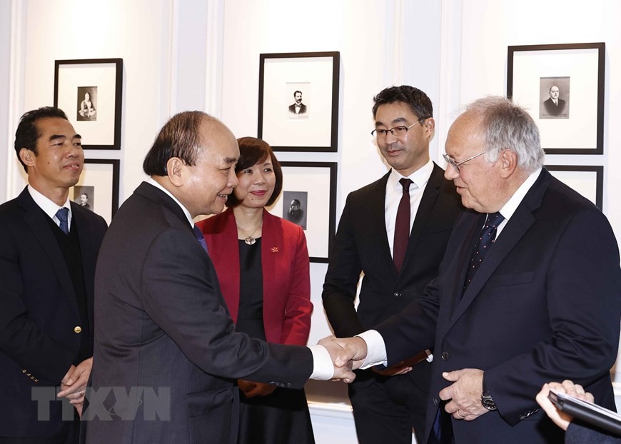 Chủ tịch nước Nguyễn Xuân Phúc tiếp Thị trưởng thành phố Bern và lãnh đạo một số tập đoàn của Thụy Sỹ