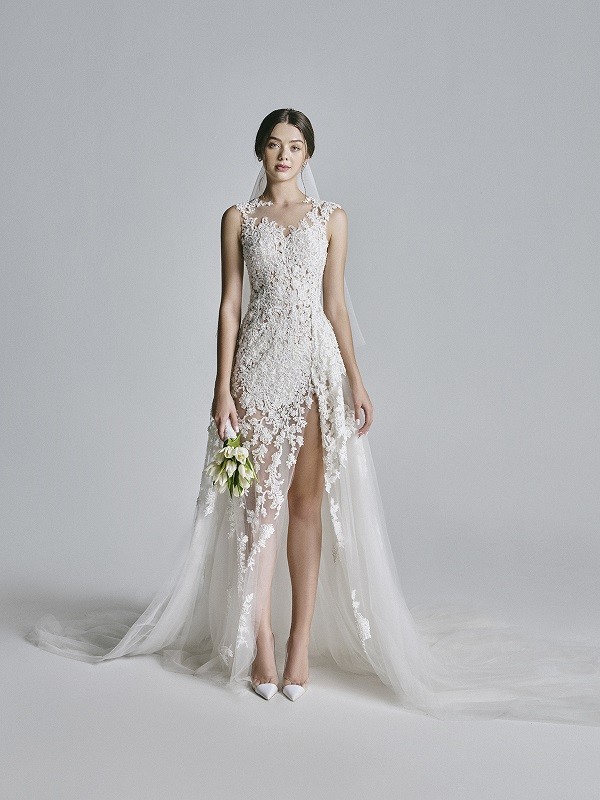 Bạn gái thủ môn Bùi Tiến Dũng gợi ý váy cưới từ nhà mẫu Lê Thanh Hòa