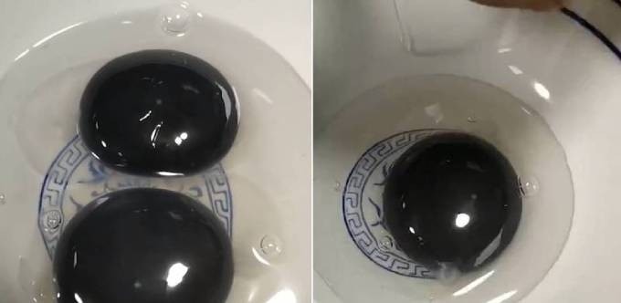 Trung Quốc: Chưa thể lý giải lòng quả trứng ngỗng nuôi có màu đen