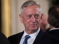 bo truong quoc phong my muon cam dien thoai di dong o lau nam goc