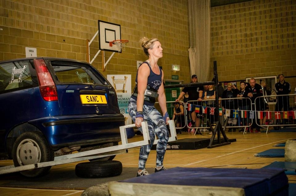 ba me khoe nhat nuoc anh nang duoc o to nhung van thay minh nu tinh