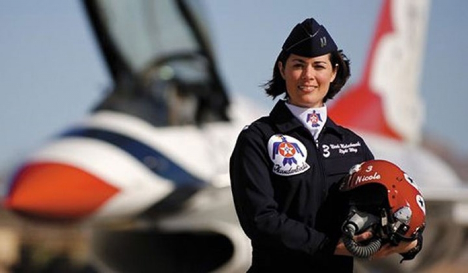 nhung bong hong hiem hoi lai may bay chien dau