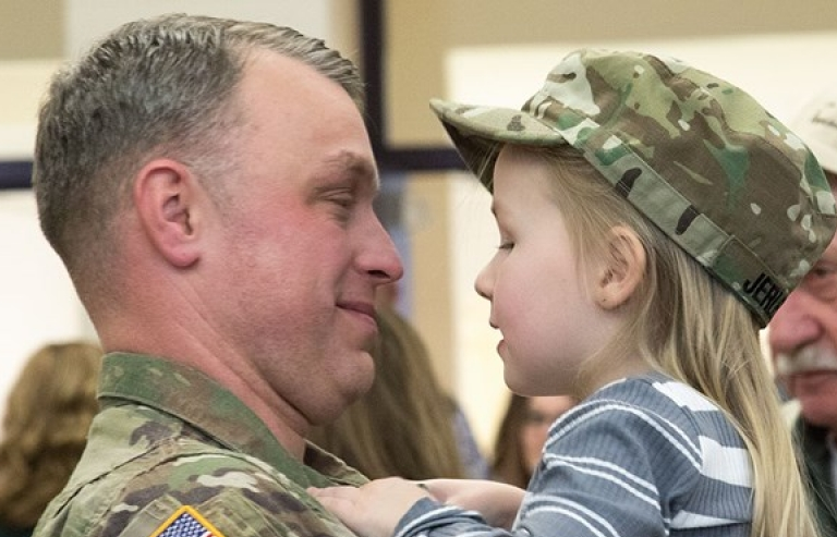 Những khoảnh khắc xúc động trong đời binh nghiệp của binh sĩ Mỹ