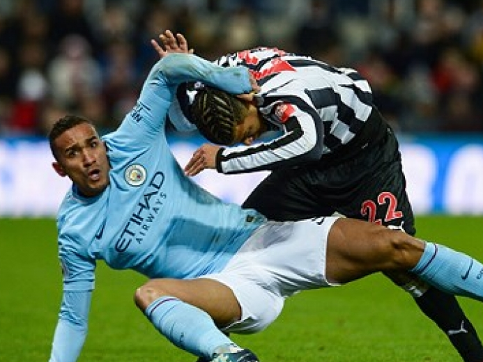 Hạ Newcastle, Man City nối dài mạch thắng