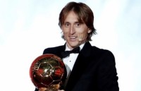 cronaldo cam thay bi cuop trang qua bong vang 2018