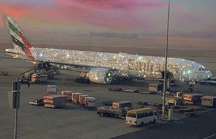 Sự thật về chiếc Boeing 777 dát kim cương, sáng lấp lánh