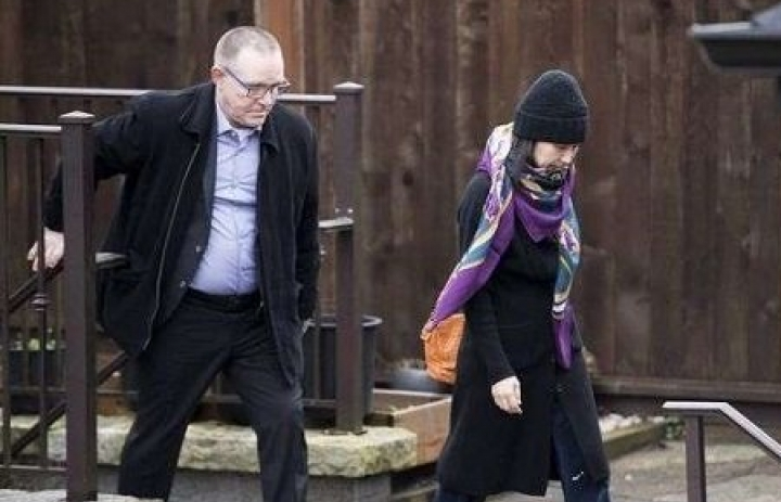 “Công chúa Huawei” mua pizza đãi nhà báo sau khi tại ngoại