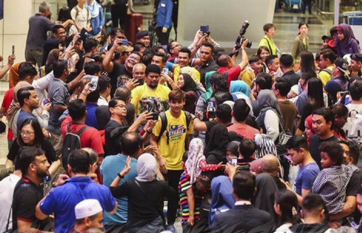 Không giành chức vô địch, đội tuyển Malaysia vẫn được chào đón như người hùng