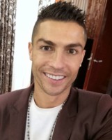 Cristiano Ronaldo soán ngôi Selena Gomez trên Instagram