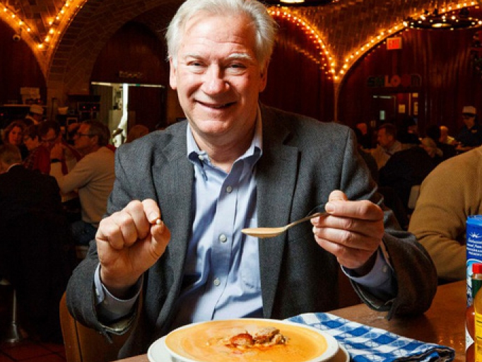 Mỹ: Đi ăn hàu, cắn phải... ngọc trai