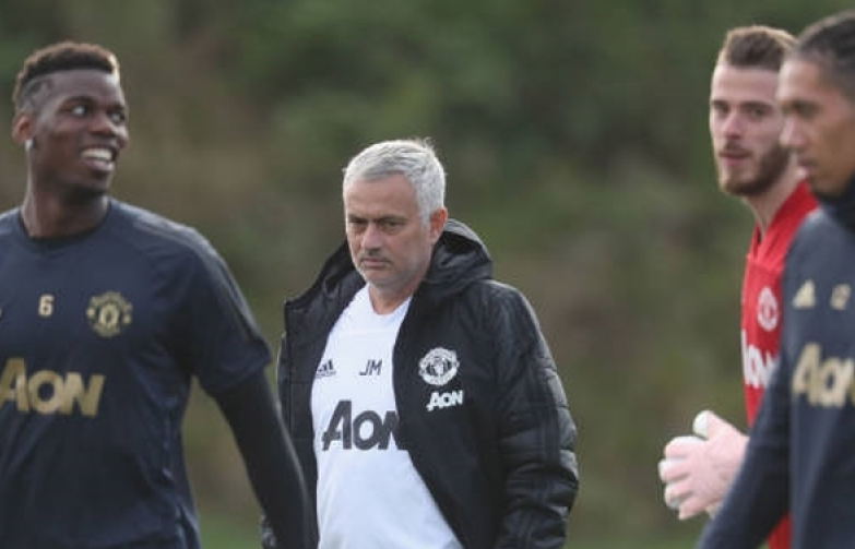 "Người đặc biệt" Mourinho đã “đốt” bao nhiêu tiền của MU trước khi bị sa thải?