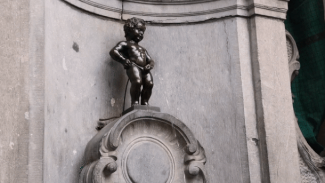 'Chú bé đứng tè' lãng phí hàng nghìn lít nước sạch suốt 400 năm chu be dung te lang phi hang nghin lit nuoc sach suot 400 nam