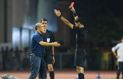 Thầy Park là HLV đầu tiên nhận thẻ đỏ trong lịch sử SEA Games