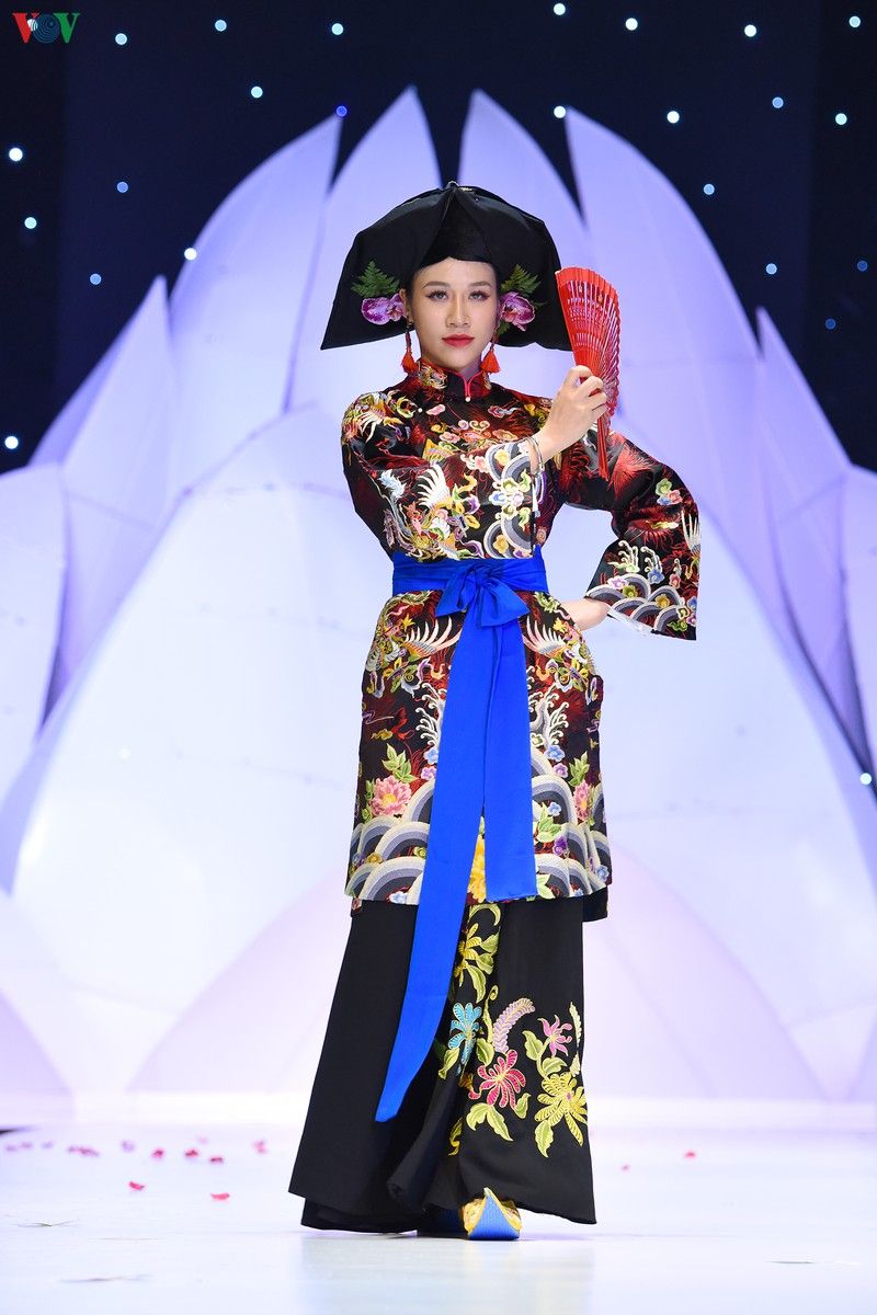 chiem nguong nhung bo trang phuc hau dong tren san dien thoi trang