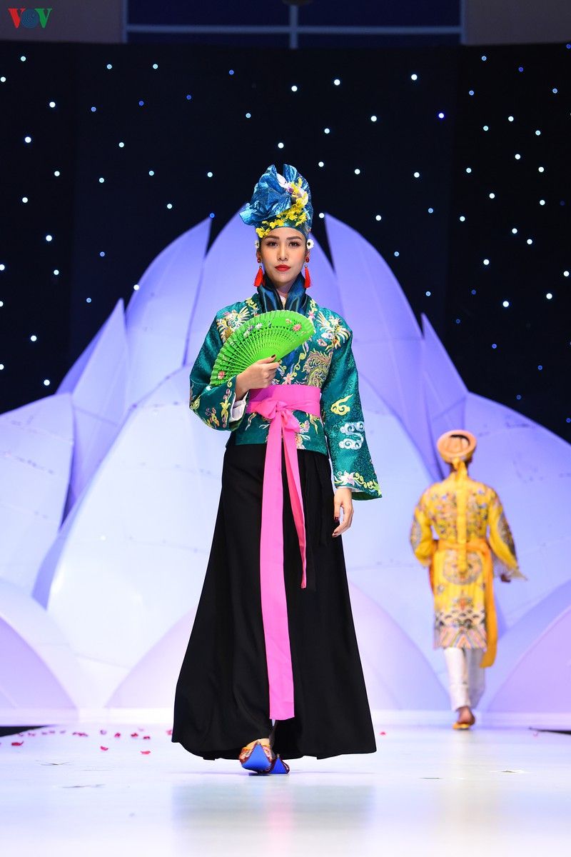 chiem nguong nhung bo trang phuc hau dong tren san dien thoi trang