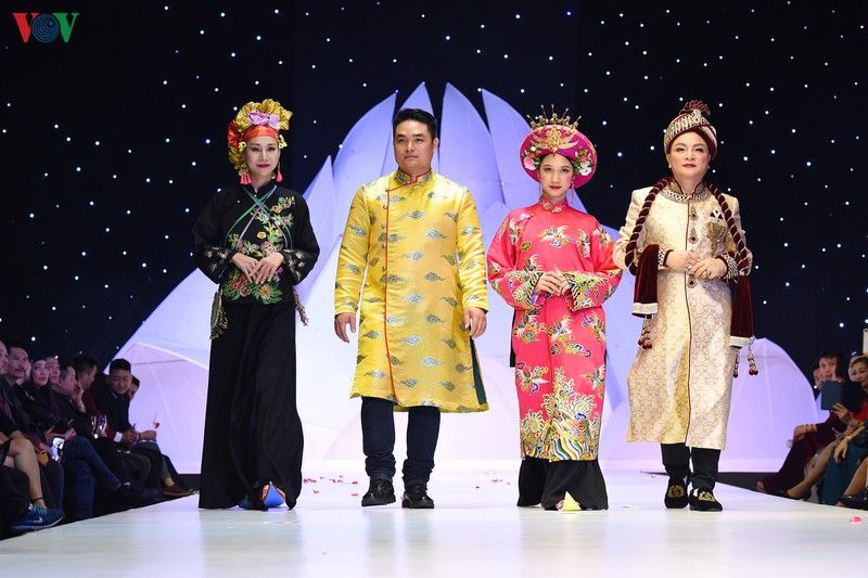 chiem nguong nhung bo trang phuc hau dong tren san dien thoi trang