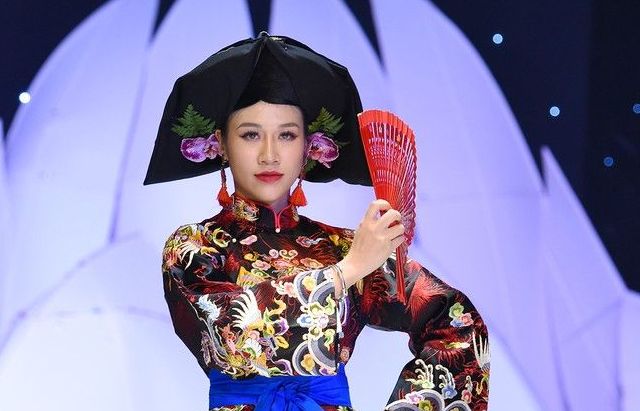 Chiêm ngưỡng những bộ trang phục Hầu Đồng trên sàn diễn thời trang