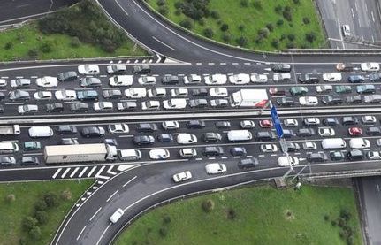 Anh: Số vụ tai nạn tăng do tài xế lái xe... chậm