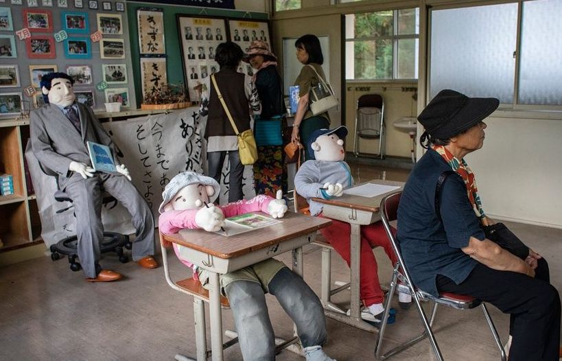 Khám phá ngôi làng búp bê, nơi cư dân trẻ nhất cũng... 38 tuổi