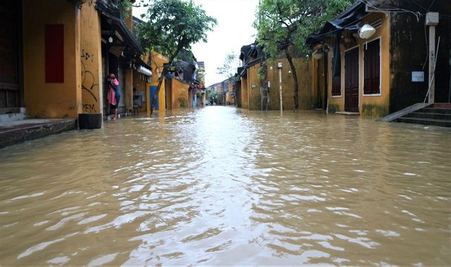 Dự báo thời tiết ngày và đêm nay (2/12): Miền Bắc sáng và đêm trời rét; Trung Bộ mưa to; Tây Nguyên, Nam Bộ mưa dông vài nơi; Tin lũ khẩn cấp