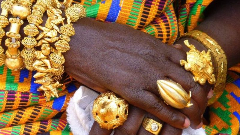 Điều lạ lùng ở bộ tộc đeo cả cân vàng trên người