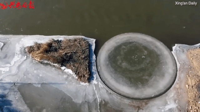 Nền nhiệt -44 độ C, nước sôi cũng đóng băng trong tích tắc