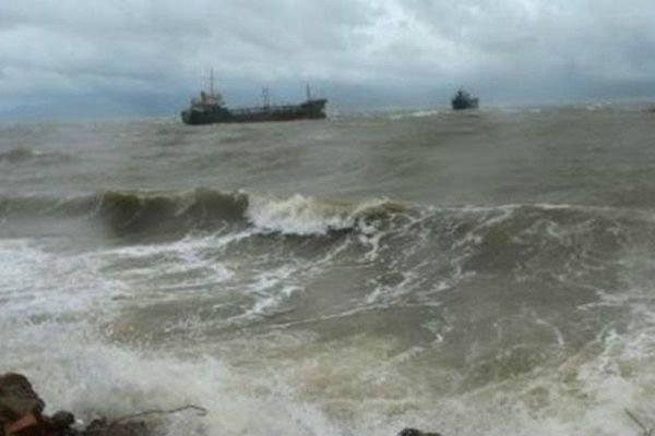 Dự báo thời tiết: Tin áp thấp gần Biển Đông khả năng mạnh thành bão