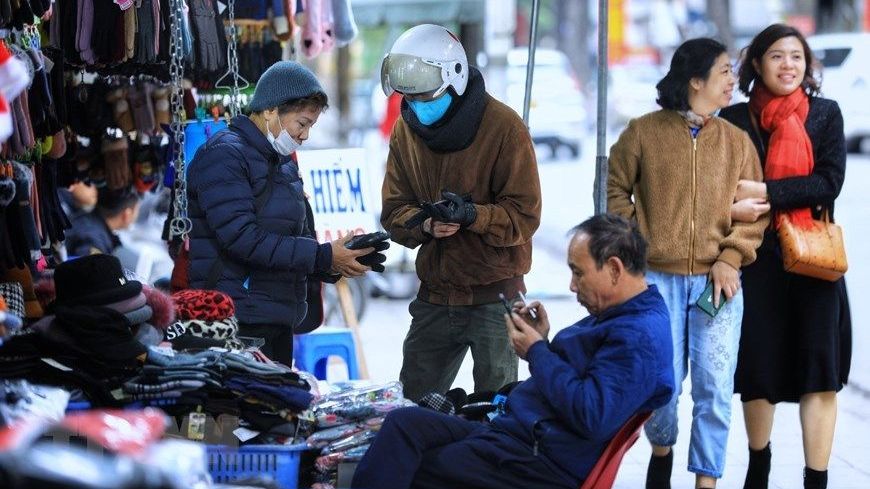 Dự báo thời tiết đêm nay và ngày mai (18-19/12): Miền Bắc rét đậm rét hại, mưa nhỏ vài nơi, trưa hửng nắng; Tin vùng áp thấp gần Biển Đông