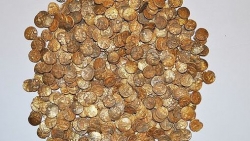 Bất ngờ tìm thấy hũ tiền vàng cổ niên đại 2.000 năm trị giá hơn 26 tỷ đồng