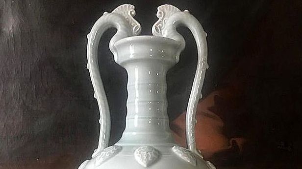 Ireland: Tăng 3.000 lần, chiếc bình gốm có giá 1,5 triệu Euro