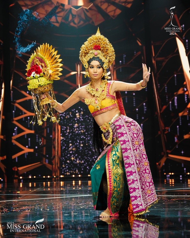 Hoa hậu Hòa bình 2021: Đại diện Việt Nam rạng rỡ lọt top 10 Hoa hậu Trình diễn Quốc phục Hoa hậu Hòa bình 2021: Đại diện Việt Nam rạng rỡ lọt top 10 Hoa hậu Trình diễn Quốc phục