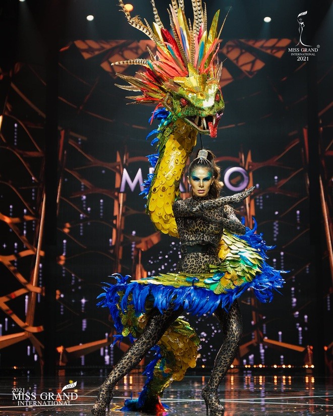 Hoa hậu Hòa bình 2021: Đại diện Việt Nam rạng rỡ lọt top 10 Hoa hậu Trình diễn Quốc phục Hoa hậu Hòa bình 2021: Đại diện Việt Nam rạng rỡ lọt top 10 Hoa hậu Trình diễn Quốc phục