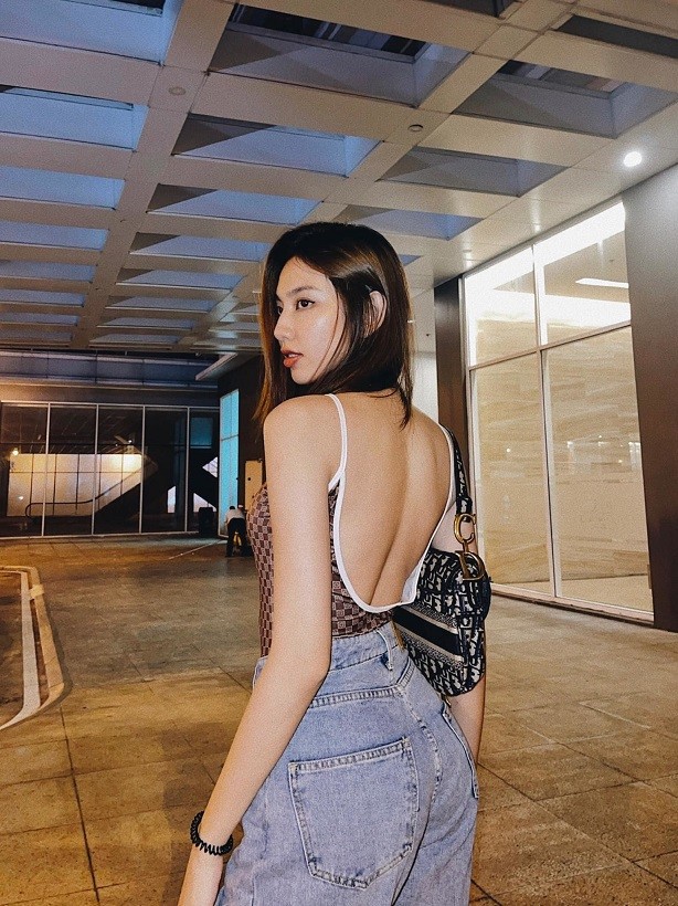 Tân Hoa hậu Hòa bình Thế giới 2021 Thùy Tiên thời áo trắng trong veo