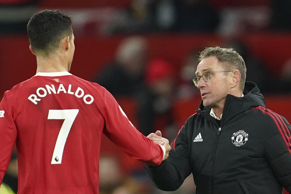 Man Utd: HLV Ralf Rangnick  khen Ronaldo đã… hết lười chạy bộ