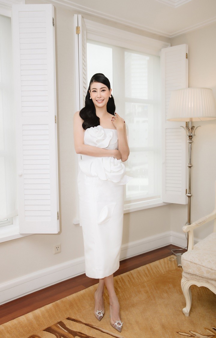 Dàn người đẹp thanh lịch tông trắng mừng sinh nhật 'nữ hoàng ảnh lịch' Diễm My