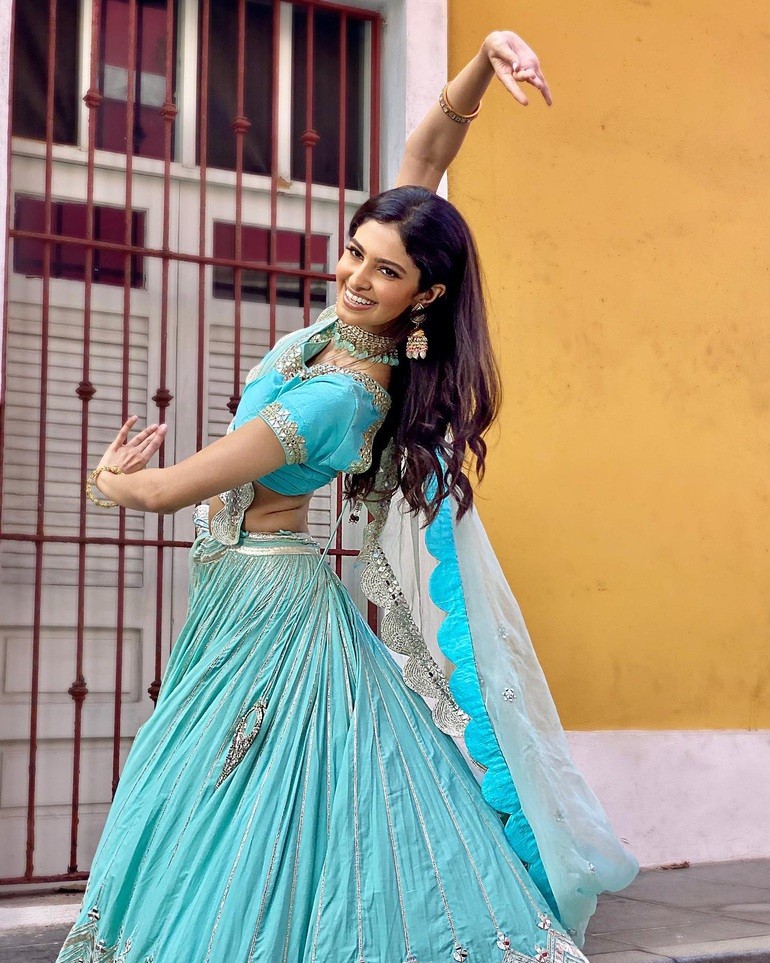 Hoa hậu Thế giới 2021: Vẻ đẹp xinh hết nấc Top 10 Hoa hậu nhân ái trong trang phục dân tộc