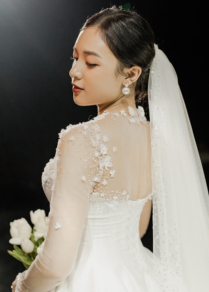 MC Vũ Phương Thảo (1997) được nhiều khán giả truyền hình biết đến khi dẫn nhiều chương trình quen thuộc trên sóng VTV như: VTV kết nối, Khoảnh khắc yêu thương, Chuyện đêm muộn, Mỗi ngày một niềm vui, Sinh ra từ làng...