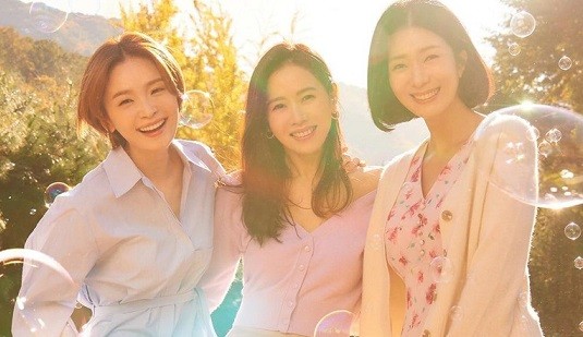 Bộ ba Jeon Do Mi Do, Son Ye Jin và Kim Ji Hyun cùng tham gia dự án Son Ye Jin tỏa sáng rạng ngời trong phim truyền hình mới sau 'Hạ cánh nơi anh'