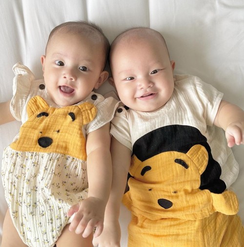 Ngắm những hình ảnh xinh xắn, đáng yêu của Lisa - Leon nhà Hồ Ngọc Hà và con gái Đông Nhi Ngắm những hình ảnh xinh xắn, đáng yêu của Lisa - Leon nhà Hồ Ngọc Hà và con gái Đông Nhi