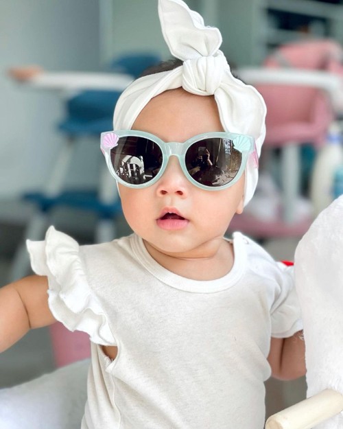 Ngắm những hình ảnh xinh xắn, đáng yêu của Lisa - Leon nhà Hồ Ngọc Hà và con gái Đông Nhi Ngắm những hình ảnh xinh xắn, đáng yêu của Lisa - Leon nhà Hồ Ngọc Hà và con gái Đông Nhi