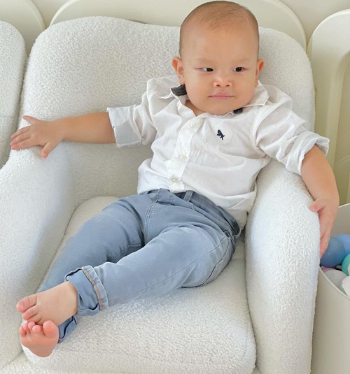 Ngắm những hình ảnh xinh xắn, đáng yêu của Lisa - Leon nhà Hồ Ngọc Hà và con gái Đông Nhi Ngắm những hình ảnh xinh xắn, đáng yêu của Lisa - Leon nhà Hồ Ngọc Hà và con gái Đông Nhi