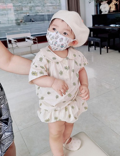 Ngắm những hình ảnh xinh xắn, đáng yêu của Lisa - Leon nhà Hồ Ngọc Hà và con gái Đông Nhi Ngắm những hình ảnh xinh xắn, đáng yêu của Lisa - Leon nhà Hồ Ngọc Hà và con gái Đông Nhi