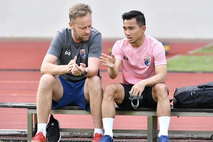 Tiền vệ Chanathip là trụ cột trong đội hình của HLV Mano Polking ở AFF Cup 2020. (Nguồn: Bangkok Post) Tiền vệ Chanathip là trụ cột trong đội hình của HLV Mano Polking ở AFF Cup 2020. (Nguồn: Bangkok Post)