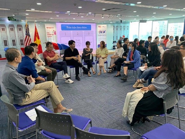 1.	Hội thảo cung cấp thông tin về học bổng Fulbright của Chính phủ Mỹ tại TP.HCM. (Nguồn: TLS Hoa Kỳ)