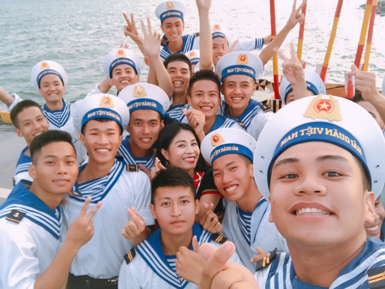 MC Thùy Linh chia sẻ những kỷ niệm với chương trình 'Chúng tôi là chiến sĩ' MC Thùy Linh chia sẻ những kỷ niệm với chương trình 'Chúng tôi là chiến sĩ'