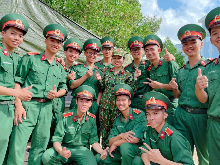 MC Thùy Linh chia sẻ những kỷ niệm với chương trình 'Chúng tôi là chiến sĩ' MC Thùy Linh chia sẻ những kỷ niệm với chương trình 'Chúng tôi là chiến sĩ'