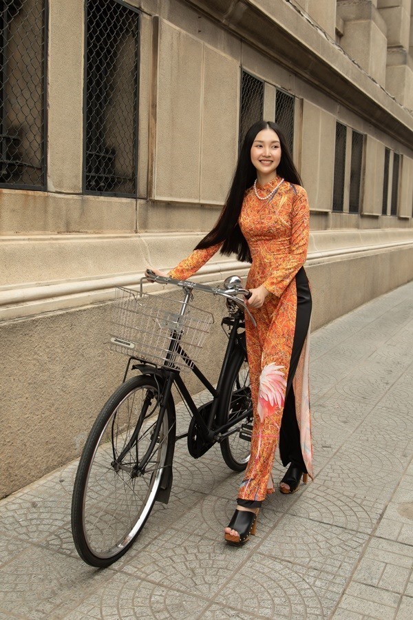 Á hậu Hoàng Thùy, Ngọc Trân hóa 'nàng thơ' trong BST áo dài của người phụ nữ Sài thành xưa